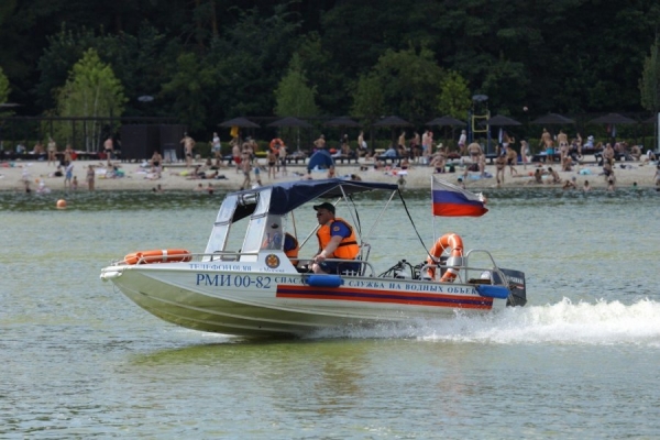 Водные спасатели на страже безопасного отдыха москвичей и гостей столицы