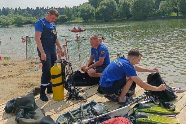 В Зеленограде водолазы обследовали дно водоемов в зонах отдыха с купанием