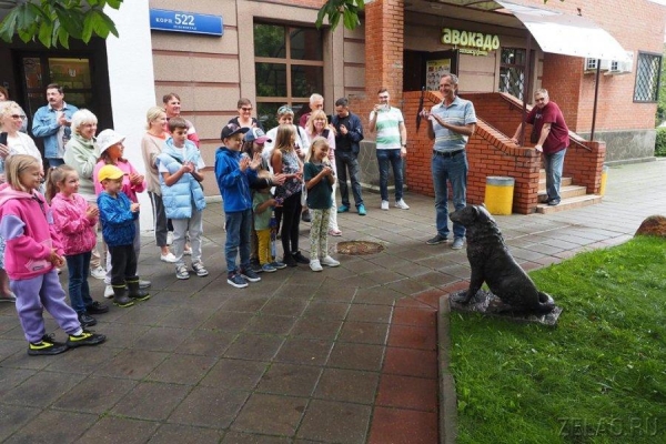 В МКЖ установлена бронзовая скульптура собаке Мухе