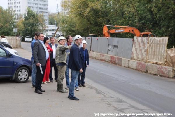 И. о. префекта Анатолий Смирнов ознакомился с работами по проезду вдоль корп. 360 «Флейта»