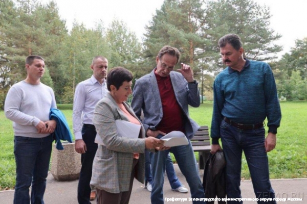 И. о. префекта Анатолий Смирнов ознакомился с проектом благоустройства Школьного озера