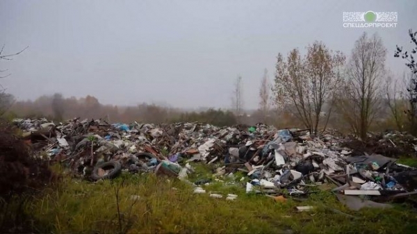 Устроивших огромную свалку на Восточной коммунальной зоне вычислят с помощью видеокамер