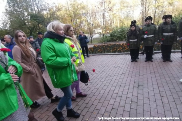 В Зеленограде состоялось возложение цветов к памятнику «Танк Т-34»