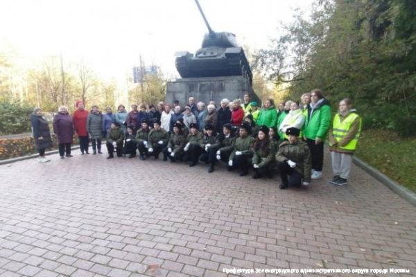 В Зеленограде состоялось возложение цветов к памятнику «Танк Т-34»