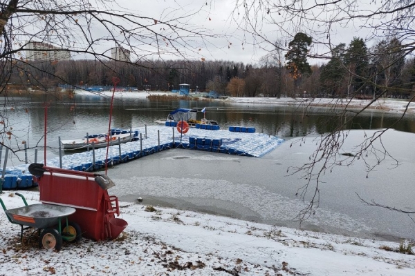 Водные спасатели на Школьном озере готовятся к зиме