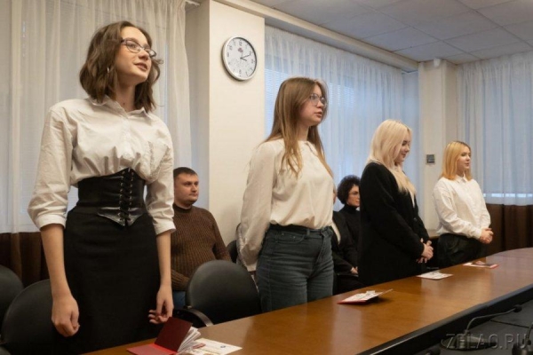 В префектуре округа вручили первые паспорта 14-летним зеленоградцам