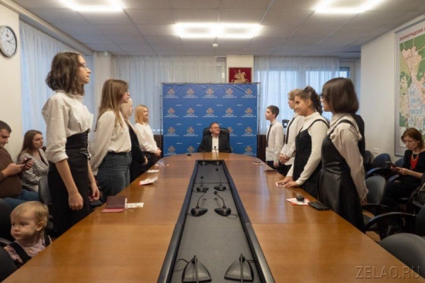В префектуре округа вручили первые паспорта 14-летним зеленоградцам