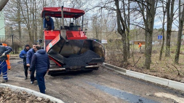 В четырех дворах 8-го микрорайона полностью обновят асфальт