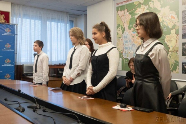 В префектуре округа вручили первые паспорта 14-летним зеленоградцам