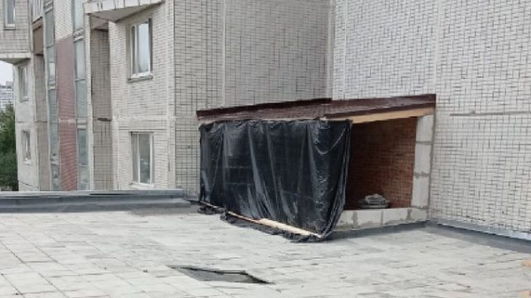В 14 микрорайоне обнаружили незаконную пристройку к дому