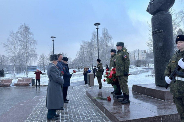 В 82-ю годовщину начала Битвы за Москву в Зеленограде состоялось возложение цветов