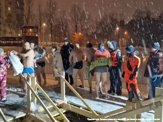 В Крещенских купаниях приняли участие около 2 тысяч человек