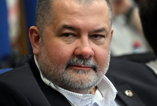 Писатель Сергей Лукьяненко поддержал решение президента участвовать в выборах