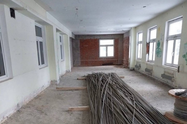 В детской поликлинике 2 микрорайона продолжается капитальный ремонт