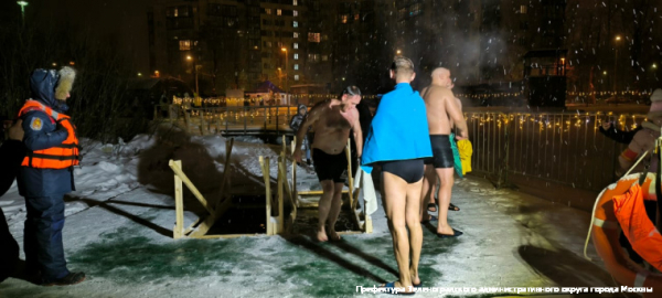 В Крещенских купаниях приняли участие около 2 тысяч человек
