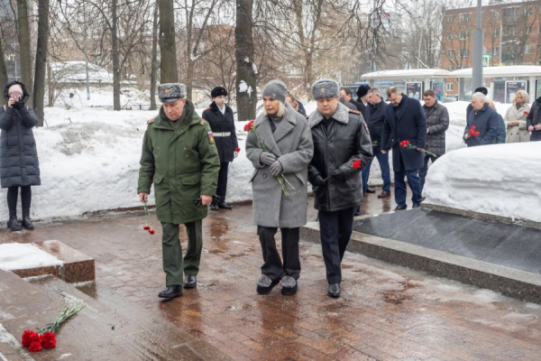 Накануне Дня защитника Отечества зеленоградцы возложили цветы к воинским мемориалам