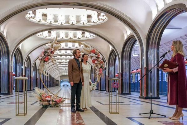 Анастасия Ракова рассказала о первых парах, поженившихся на станции метро «Маяковская» в 2024 году