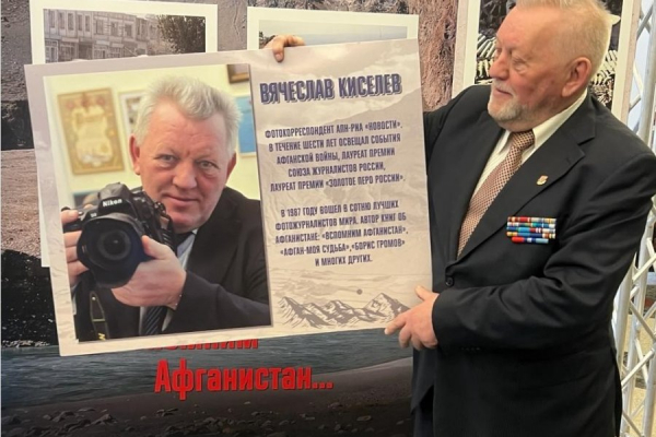 Зеленоградский художник Вячеслав Киселев представил в Госдуме выставку, посвященную Афганистану