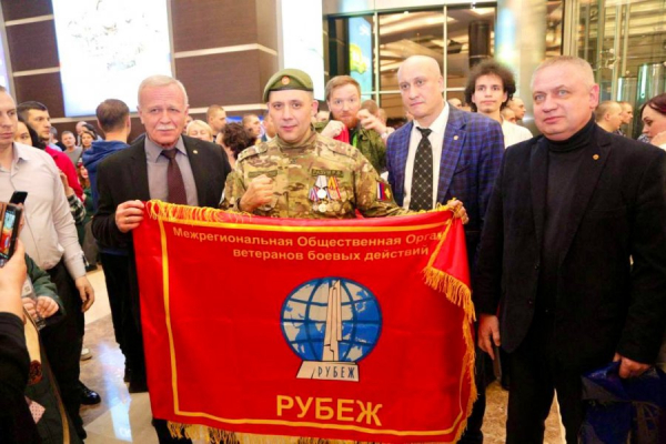 Зеленоградские ветераны боевых действий побывали на сольном концерте Романа Разума