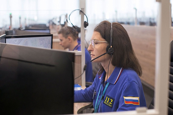 Контроль эмоций, выдержка и спокойствие:  как работают операторы службы 112