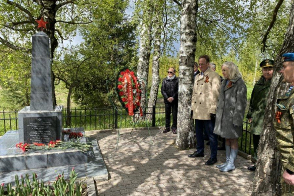 В Зеленограде накануне Дня Победы прошло возложение венков и цветов к местам воинской славы