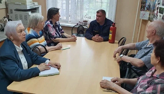 Пожарные Зеленограда проводят встречи с ветеранами