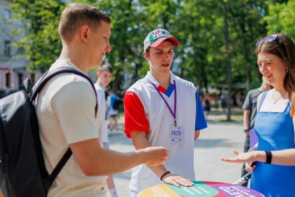 За день почти 100 тыс. человек посетили фестиваль «Лето в Москве. Все на улицу!»