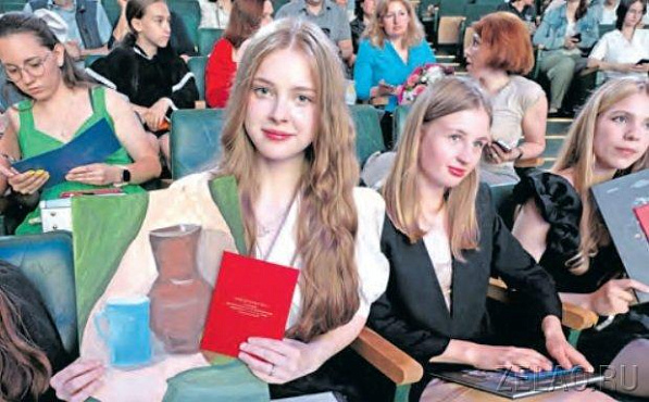 В ДК «МИЭТ» вручили дипломы выпускникам художественной школы №9