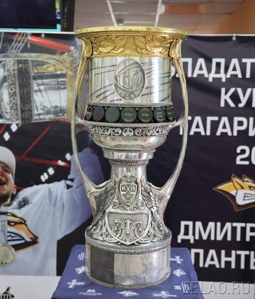 Хоккеист из Зеленограда Дмитрий Силантьев представил в родном городе Кубок Гагарина КХЛ