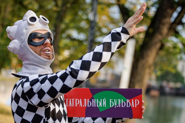 Как в Москве проходит уникальный уличный фестиваль «Театральный бульвар»