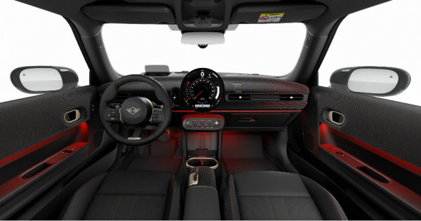 Обычный Mini Cooper прикинулся хот-хэтчем John Cooper Works