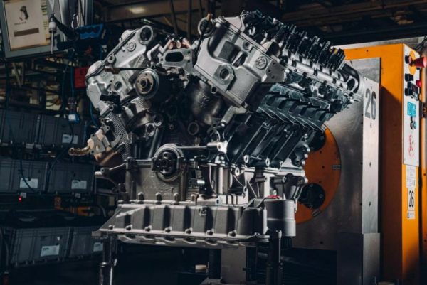 Компания Bentley выпустила последний двигатель W12 Компания Bentley выпустила последний двигатель W12