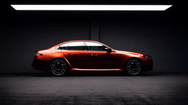 Уникальный суперседан BMW M5 пустят с молотка в Калифорнии Уникальный суперседан BMW M5 пустят с молотка в Калифорнии