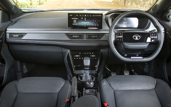 Купеобразный кроссовер Tata Curvv: показана серийная версия Купеобразный кроссовер Tata Curvv: показана серийная версия