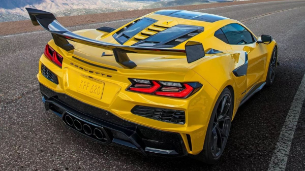 Экстремальный Chevrolet Corvette ZR1: впервые с битурбомотором Экстремальный Chevrolet Corvette ZR1: впервые с битурбомотором