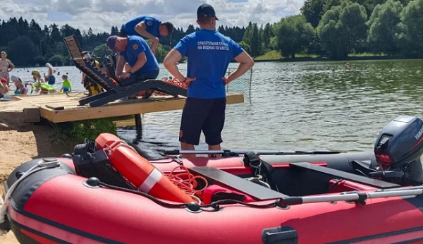 В Зеленограде водолазы обследовали дно водоемов на пляжах зон отдыха
