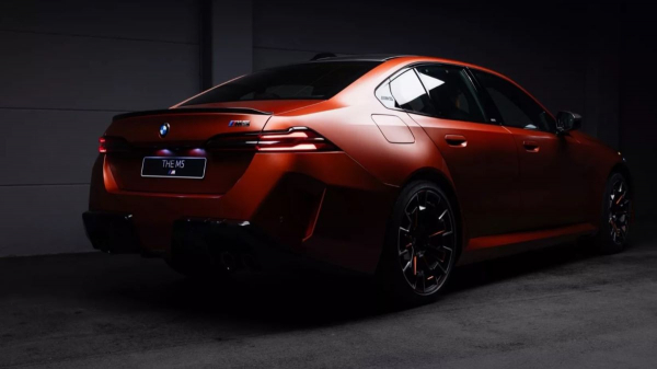 Уникальный суперседан BMW M5 пустят с молотка в Калифорнии Уникальный суперседан BMW M5 пустят с молотка в Калифорнии