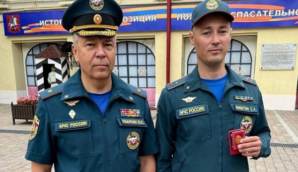 Командиру отделения крюковской пожарной части вручили нагрудный знак «Отличный пожарный»