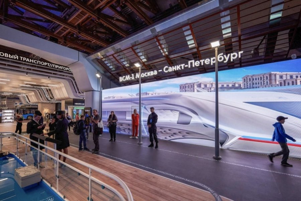 Гости «Москвы 2030» могут совершить виртуальную поездку в Петербург