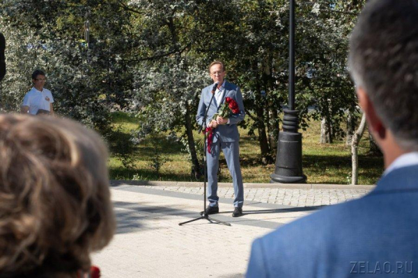 В Зеленограде прошло возложение к памятному знаку первостроителям