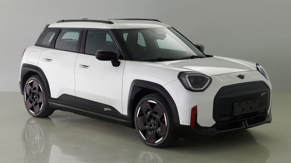 Драйверские JCW-версии электромобилей Mini Cooper и Aceman засвечены в Китае