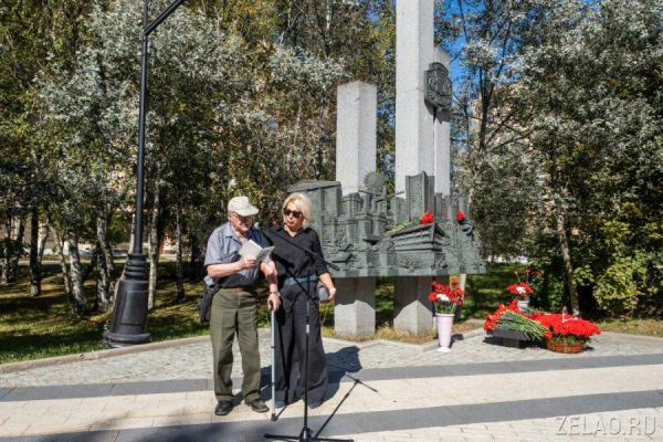 В Зеленограде прошло возложение к памятному знаку первостроителям