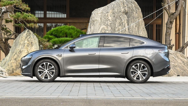 Компании Chery и Huawei полностью рассекретили кроссовер Luxeed R7