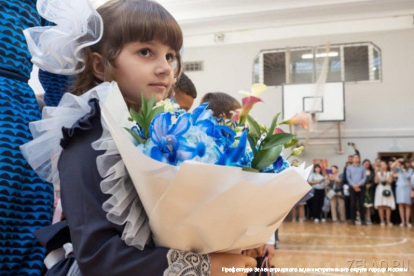 Префект Зеленограда поздравил первоклассников с началом школьной жизни