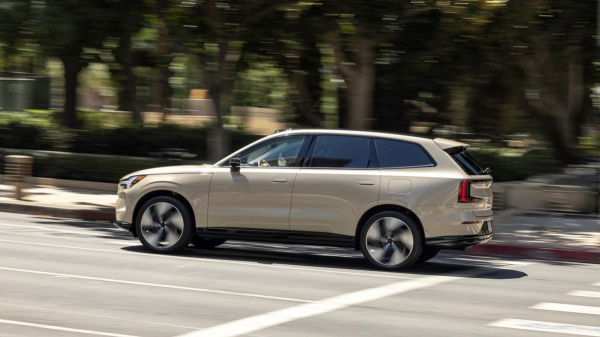 Компания Volvo пока не будет отказываться от ДВС Компания Volvo пока не будет отказываться от ДВС