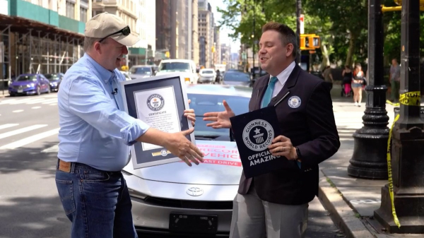 Гибрид Toyota Prius поставил рекорд топливной экономичности Гибрид Toyota Prius поставил рекорд топливной экономичности