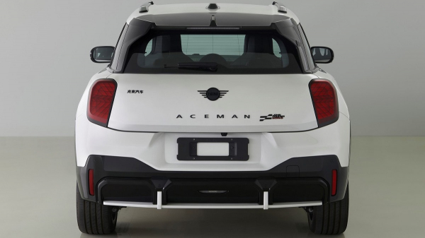 Драйверские JCW-версии электромобилей Mini Cooper и Aceman засвечены в Китае