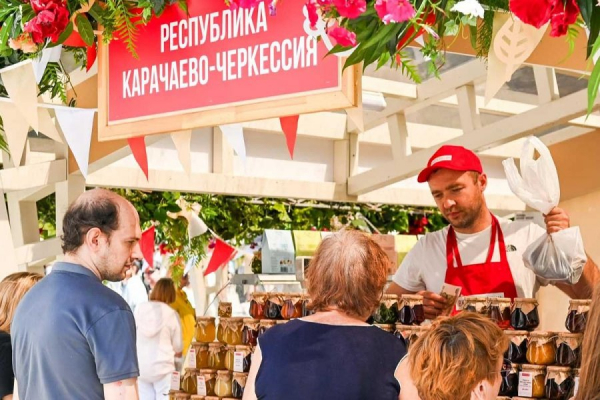 Как участники сезонных фестивалей Москвы помогают бойцам СВО