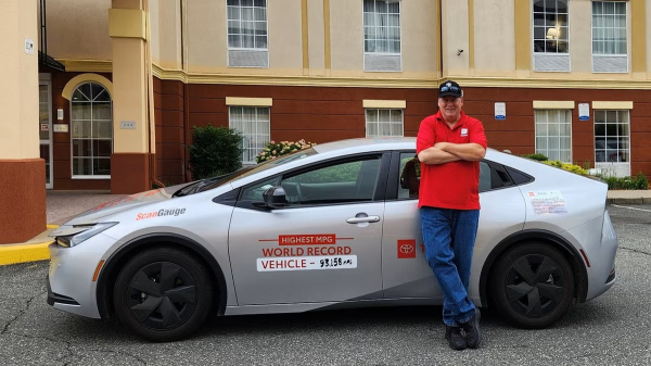 Гибрид Toyota Prius поставил рекорд топливной экономичности Гибрид Toyota Prius поставил рекорд топливной экономичности