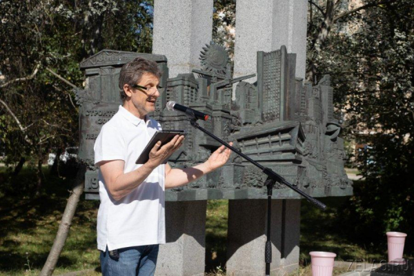 В Зеленограде прошло возложение к памятному знаку первостроителям